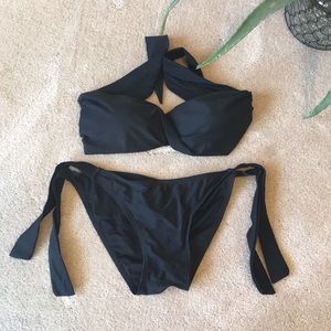 ⚡️4 for $25!⚡️ Black Bandeau Twist Bikini